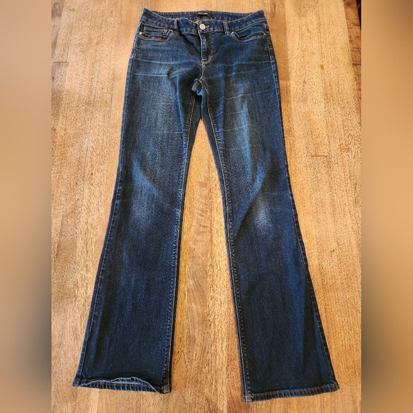 Women’s White House Black Market Size 6 Reg Dark Wash Boot Cut Denim Jeans - Picture 1 of 6